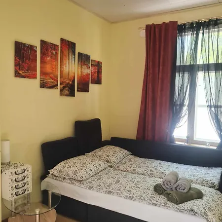 Romantic Getaway In Historic Wooden House דירה טרטו