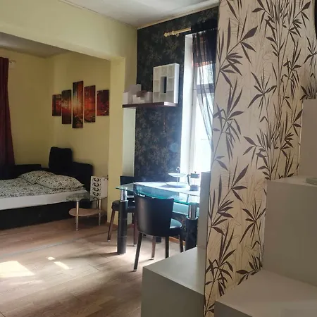 Romantic Getaway In Historic Wooden House * טרטו