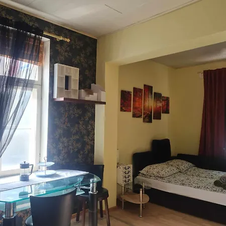 Romantic Getaway In Historic Wooden House טרטו
